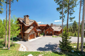 Fox Paw Lodge - Luxury Ski In Out Chalet w Views